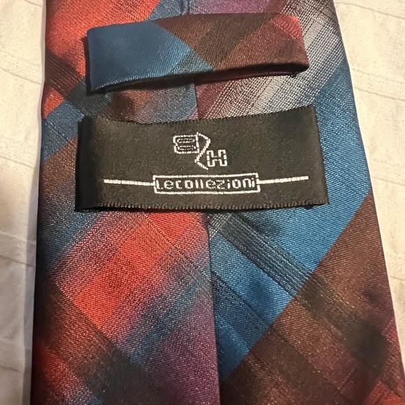 Lecollezioni Men’s Necktie
Red/Blue/Grey
Preowned - Picture 3 of 4